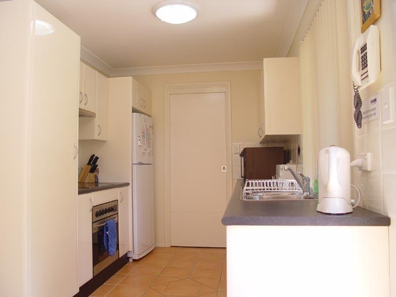 4/11 BENNETT STREET, HAWKS NEST Picture 3