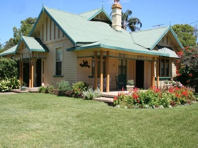 TIMELESS QUALITY IN IMMACULATE CONDITION Picture