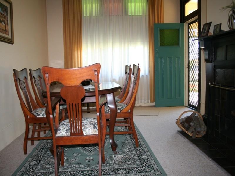 TIMELESS QUALITY IN IMMACULATE CONDITION Picture 3