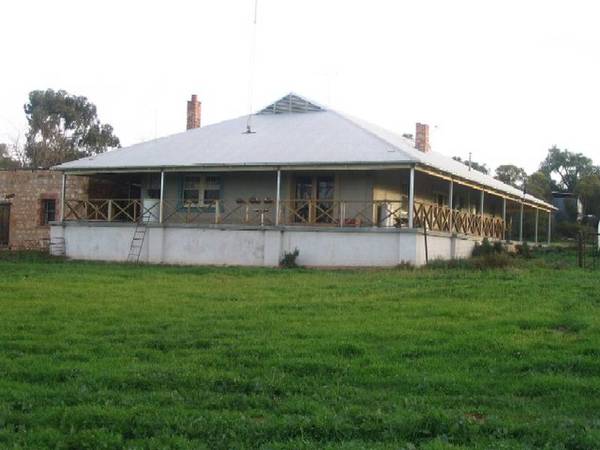 Quality Riverfront Home Picture 1