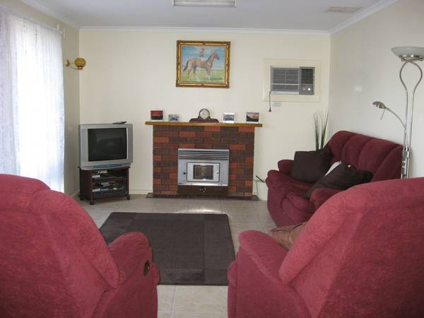 LIVE IN, RETIRE TO OR RENT OUT Picture 3