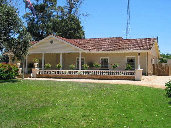 The Good Life Picture 1