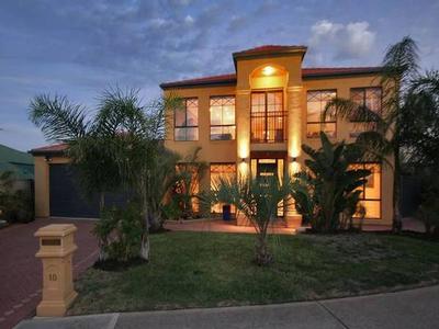 Substantial 5 Bedroom Family Home with Swimming Pool Picture