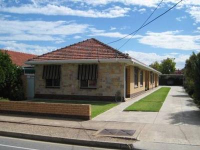Immaculate Unit in Single Storey Group with Yard Picture