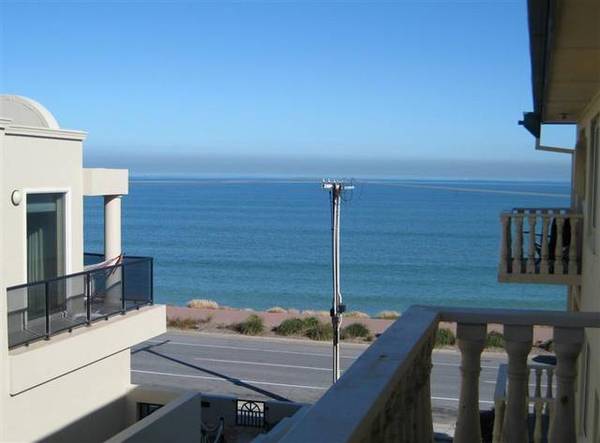 Stunning Beachside Unit With Seaviews Picture