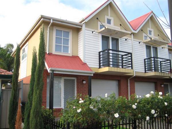 Two Storey Townhouse Overlooking Beautiful Reserve Picture 1
