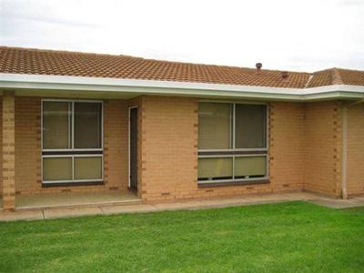 Immaculate Unit in Single Storey Group Picture