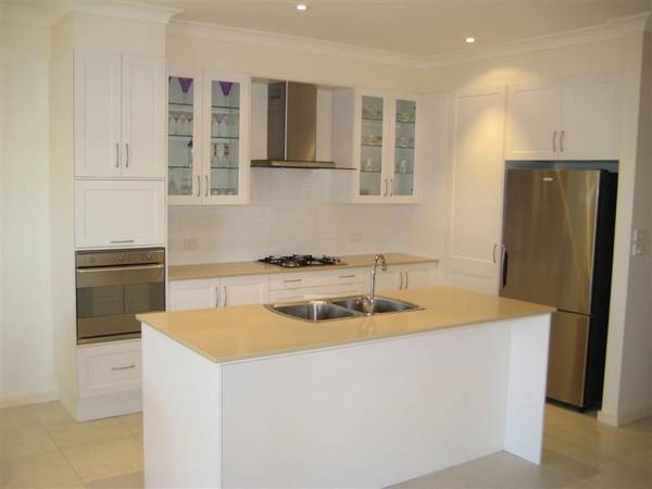 Sensational New Courtyard Home In Great Location Picture