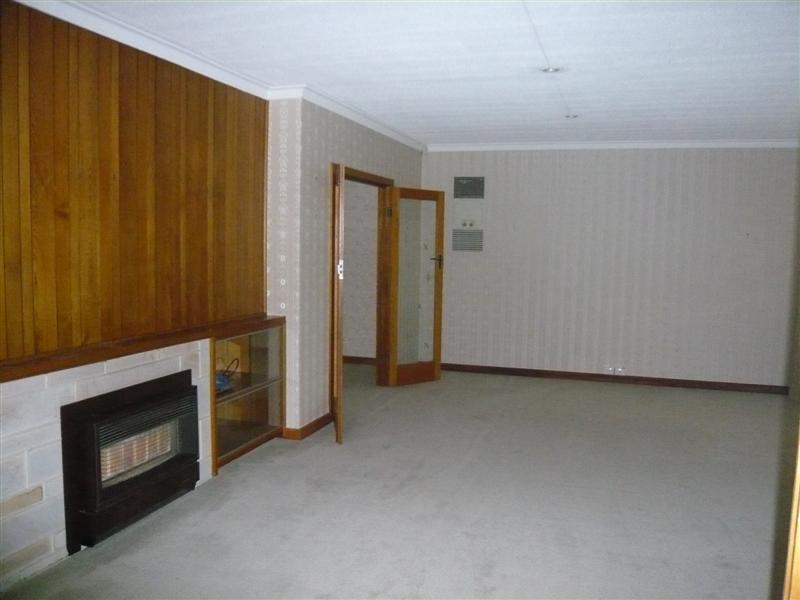 OPPOSITE CHILDRENS PLAYGROUND/PARK Picture 3