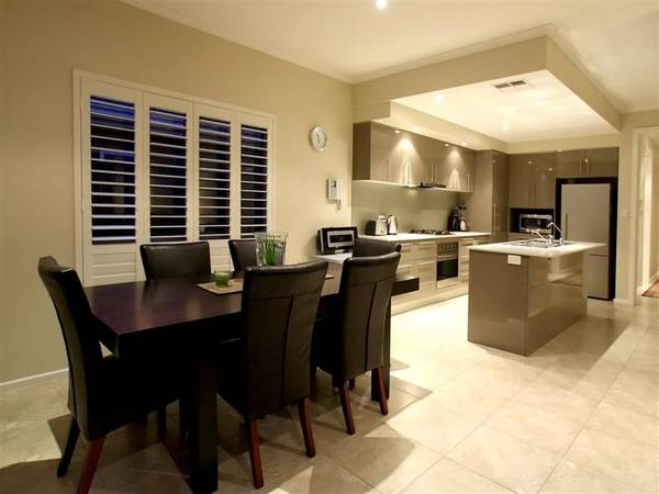 Stunning Courtyard Home Picture