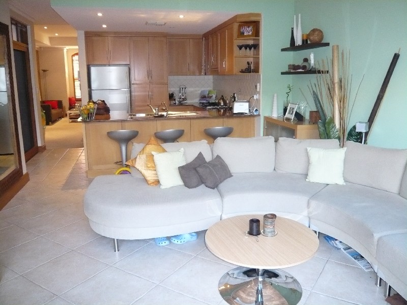 LUXURIOUS TERRACE HOUSE - MARINA ALTERNATIVE Picture 3