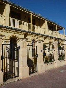 LUXURIOUS TERRACE HOUSE - MARINA ALTERNATIVE Picture