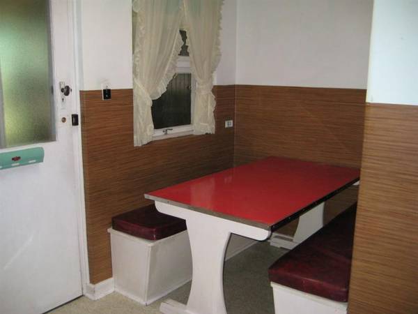 ORIGINAL 6 ROOM HOME WITH ENDLESS POTENTIAL - 771SQM PRIME ELEVATED LAND Picture