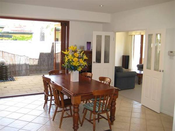 MODERN 2 STOREY HOME ON LOW MAINTENANCE ALLOTMENT Picture 3