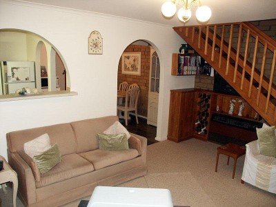 WELL MAINTAINED TOWNHOUSE Picture