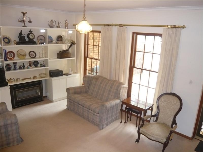 Sensational Location - Metres to the Beach Picture