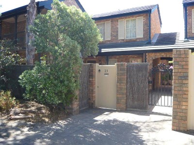 Sensational Location - Metres to the Beach Picture