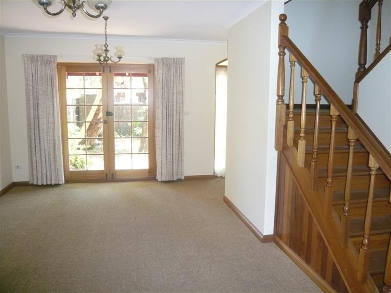 HEART OF GLENELG - 2 BEDROOM TOWNHOUSE Picture 2