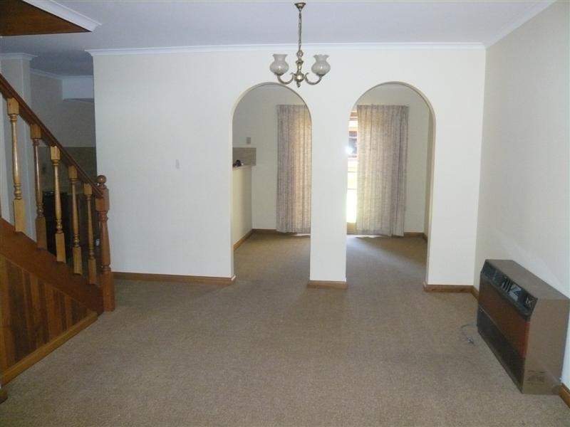 HEART OF GLENELG - 2 BEDROOM TOWNHOUSE Picture 3