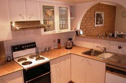 FRESHLY PAINTED 2 BEDROOM TOWNHOUSE Picture