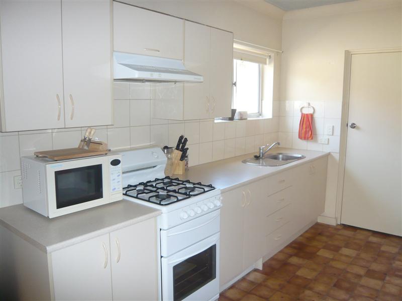 GROUND FLOOR - 2 BEDROOMS - PRIVATE COURTYARD Picture