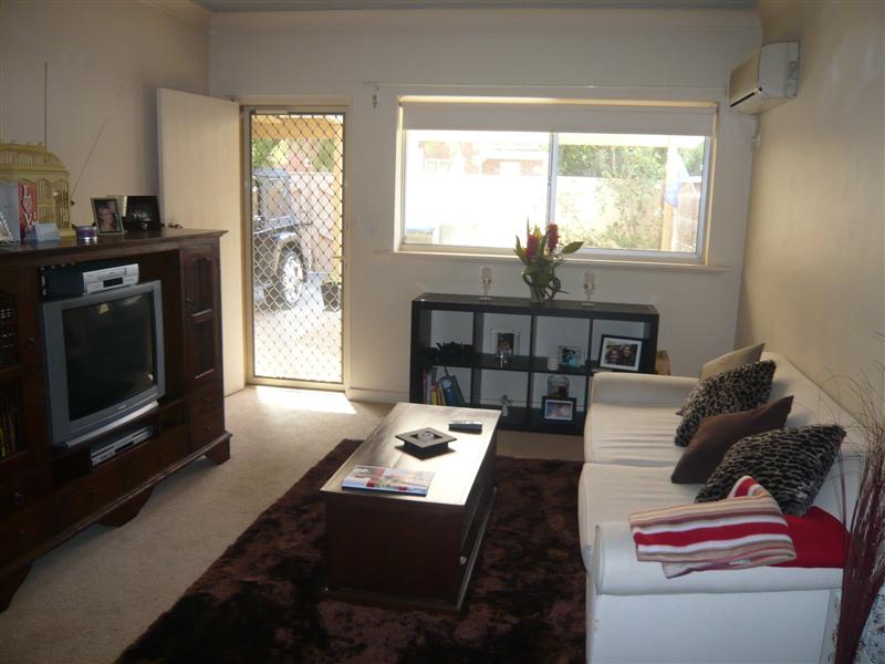 GROUND FLOOR - 2 BEDROOMS - PRIVATE COURTYARD Picture