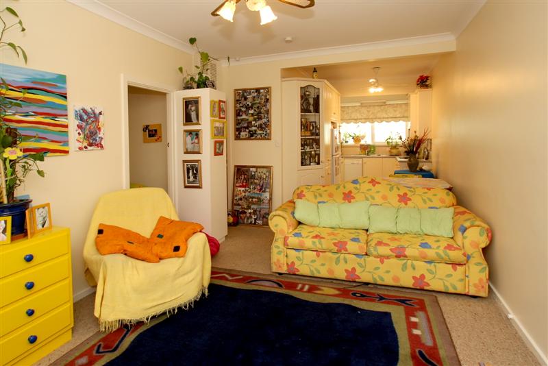 2 Bedroom Unit Metres to Jetty Road Picture 3