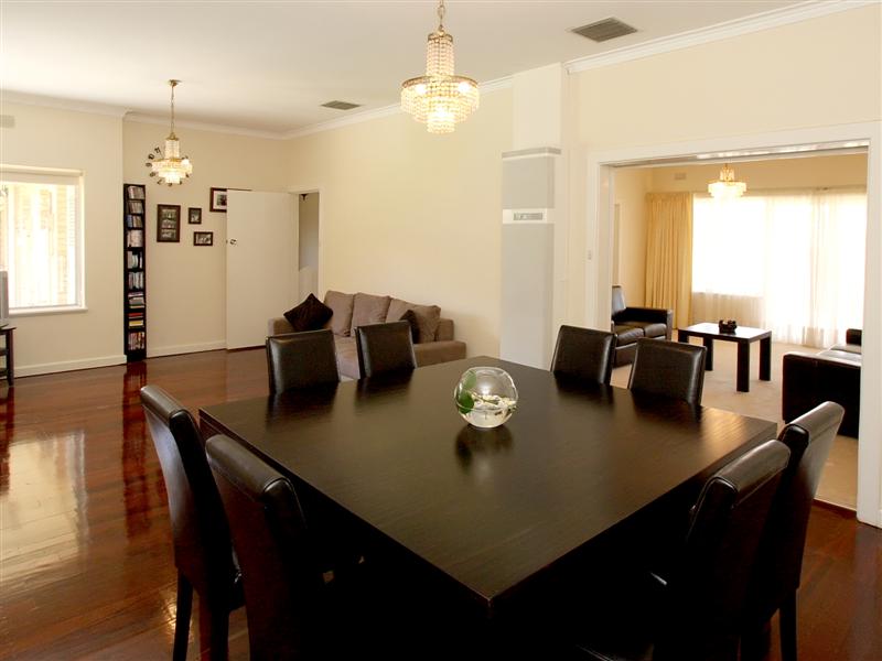 SUBSTANTIAL FAMILY HOME - 4 BEDROOMS PLUS FAMILY ROOM - DOUBLE GARAGE - CORNER BLOCK
(770m2 approx) - STYLISH PRESENTAT Picture 3