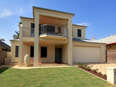 LUXURY FAMILY HOME WITH IN-GROUND POOL - SEA & COASTAL VIEWS Picture