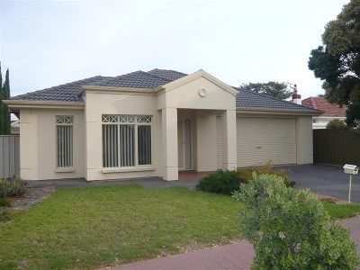 Spacious Modern Courtyard Home -Very Close To The
Beach Picture