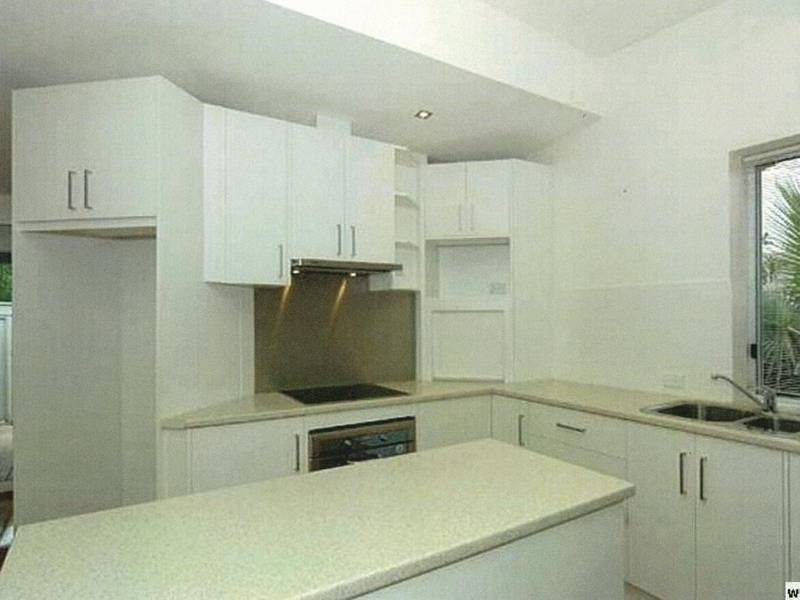 Outstanding Art Deco Maisonette Picture 2