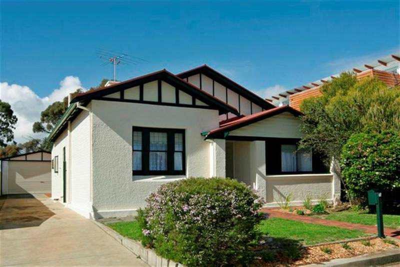 Character Home - Just Metres to the Beach Picture 1