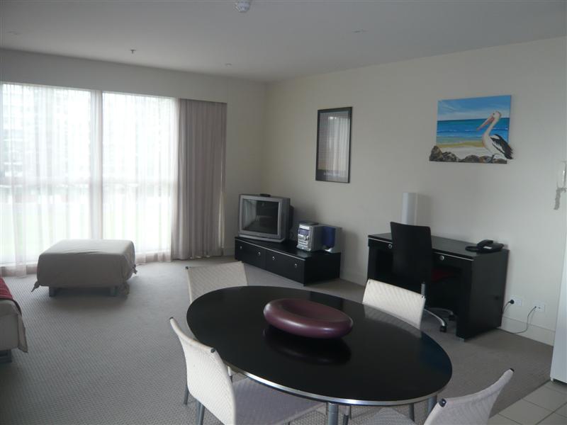 FULLY FURNISHED - 2 BEDROOMS - BEACH AT YOUR DOORSTEP! Picture