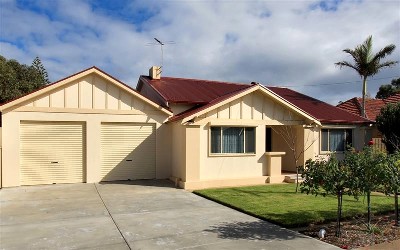 Grand Character Bungalow - Superb Period Features - High Calibre Rear Extension - Large Block of Some 928m2 - 7 Main Roo Picture