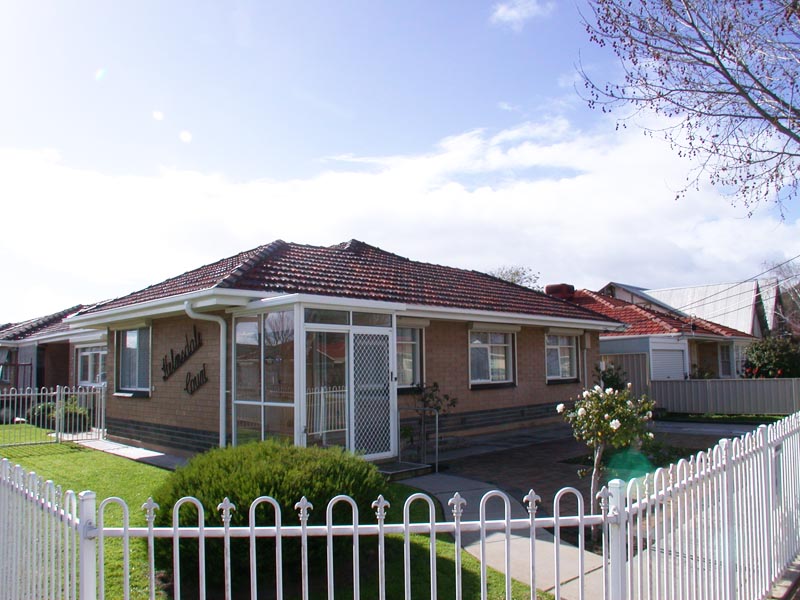 Front Homette in Prime Location - 2 Bedrooms - Modern Kitchen - Modern Bathroom Picture 1