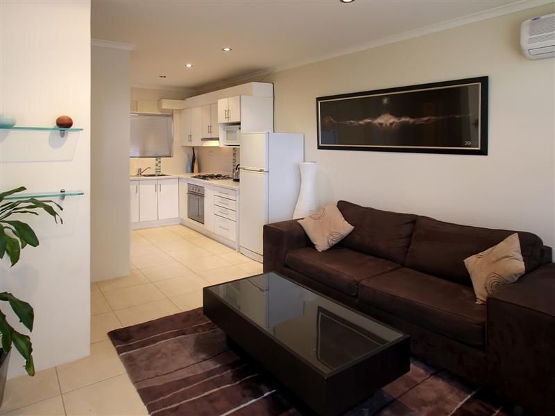 Great Location - Ground Floor Unit Picture 2