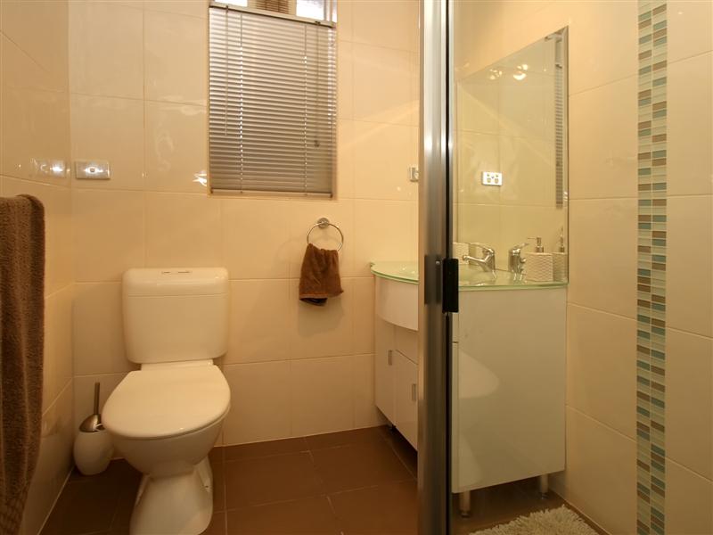 Great Location - Ground Floor Unit Picture 3