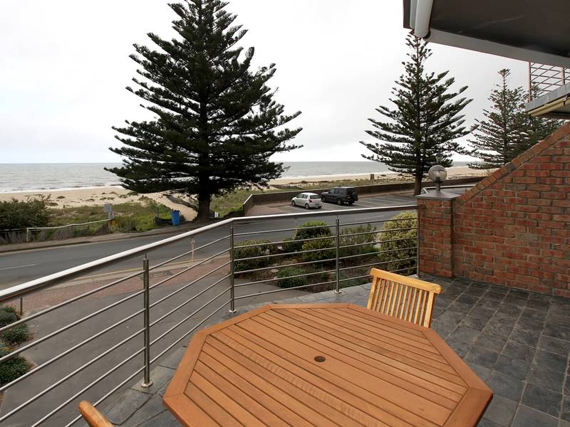 Esplanade Living - Spectacular Sea & Coastal Views Picture 3