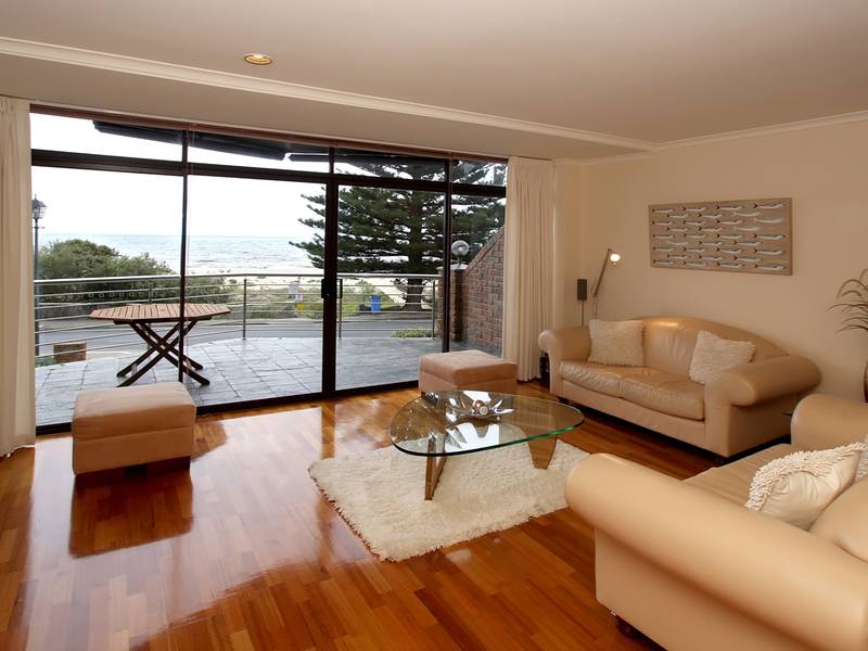 Esplanade Living - Spectacular Sea & Coastal Views Picture 2