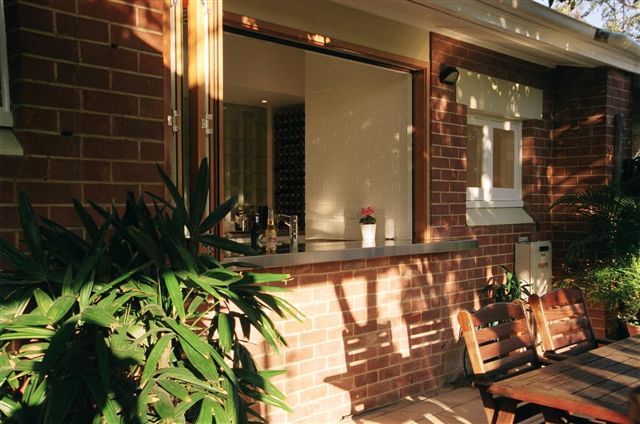 Superbly Renovated Maisonette - Polished Floorboards - High Ceilings - Fabulous New Bathroom - Stunning New Kitchen - Pr Picture 3