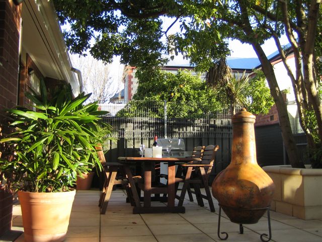 Superbly Renovated Maisonette - Polished Floorboards - High Ceilings - Fabulous New Bathroom - Stunning New Kitchen - Pr Picture 2