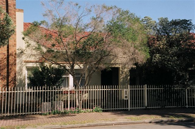 Superbly Renovated Maisonette - Polished Floorboards - High Ceilings - Fabulous New Bathroom - Stunning New Kitchen - Pr Picture 1