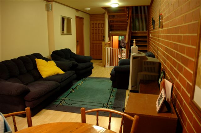 Fabulous Inner City Townhouse - 3 Bedrooms - Private Rear Courtyard - Garage - Prime Location Picture 3