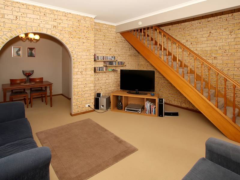 Spacious 2 Storey Townhouse Picture 2