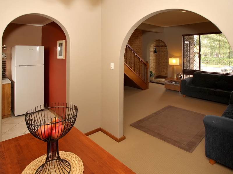 Spacious 2 Storey Townhouse Picture 3