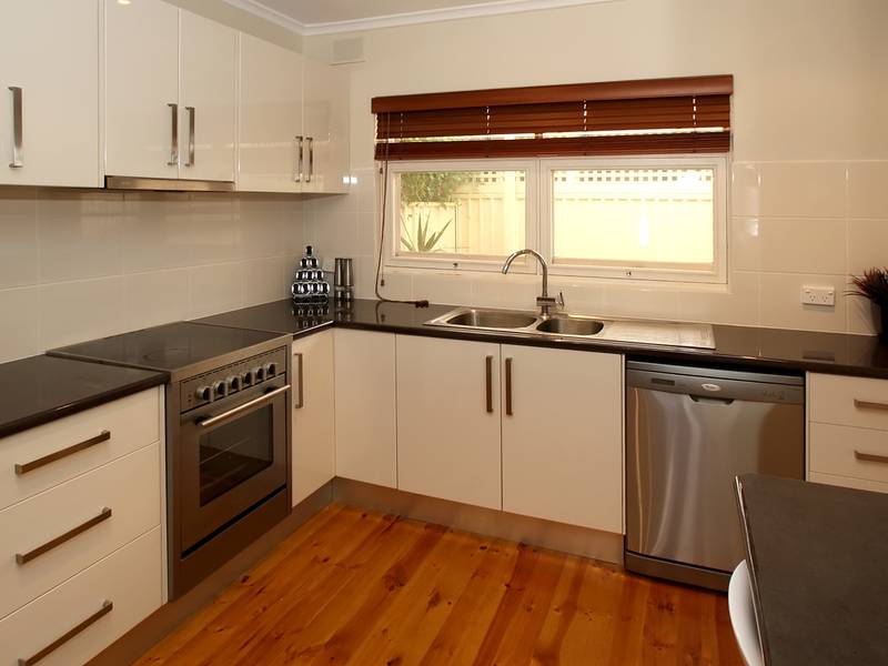 Renovated Homette - Short walk to Jetty Road Picture 2