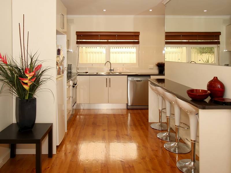 Renovated Homette - Short walk to Jetty Road Picture 3