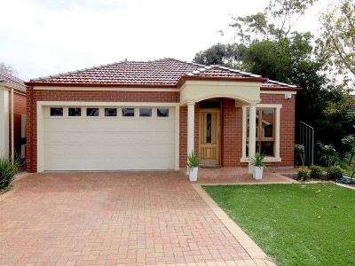 Freestanding Courtyard Home Picture
