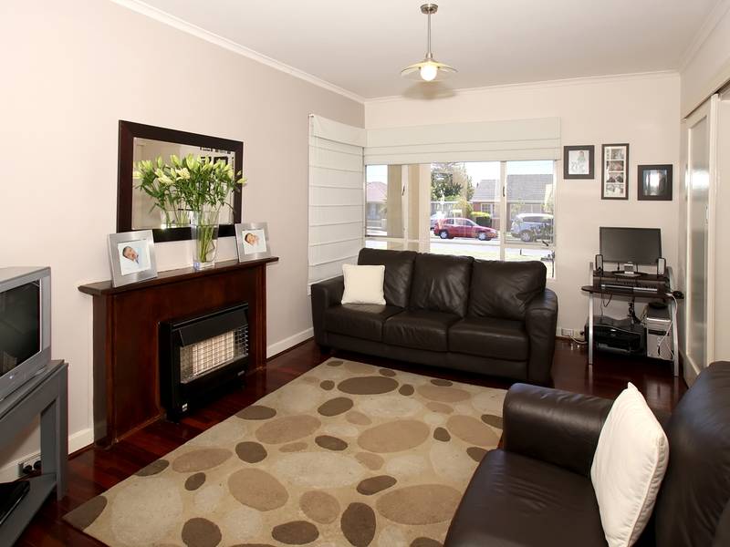 Attention First Home Buyers/Investors ~ 3 Bedroom Family Home Picture 3