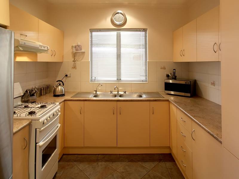 Attention First Home Buyers/Investors ~ 3 Bedroom Family Home Picture 2